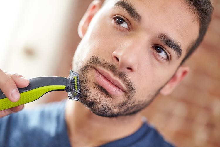 Триммер для бороды и усов Philips OneBlade QP2520/20 с 3 насадками-гребнями, зеленый, черный