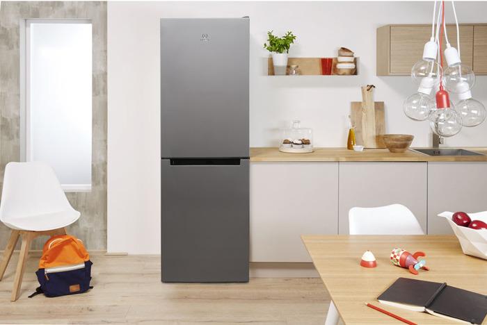 Холодильник Indesit DS 4160 S, двухкамерный, серебристый