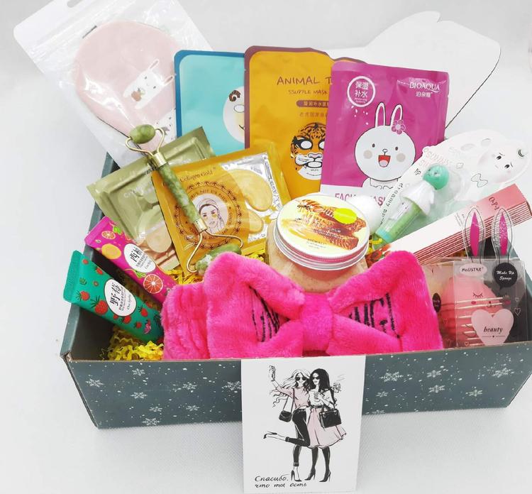 Beauty Box "Максимальная забота" с маской для сна, косметической повязкой, нефритовым роликом и уходовой косметикой для лица и тела , 16 предметов
