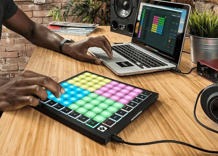 NOVATION LAUNCHPAD X контроллер для Ableton Live, 64 полноцветных пэда, питание по USB
