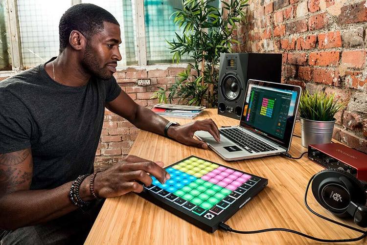 NOVATION LAUNCHPAD X контроллер для Ableton Live, 64 полноцветных пэда, питание по USB
