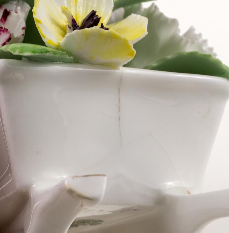 Цветочная композиция "Тачка". Фарфор, Royal Doulton, Великобритания, вторая половина 20 века