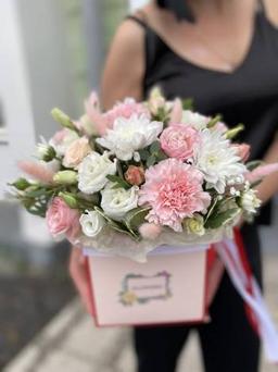 Коробка с цветами на 3000 рублей