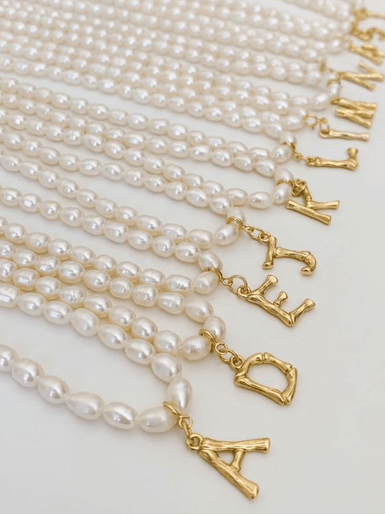 Shine bright jewelry Колье-чокер из жемчуга с буквой